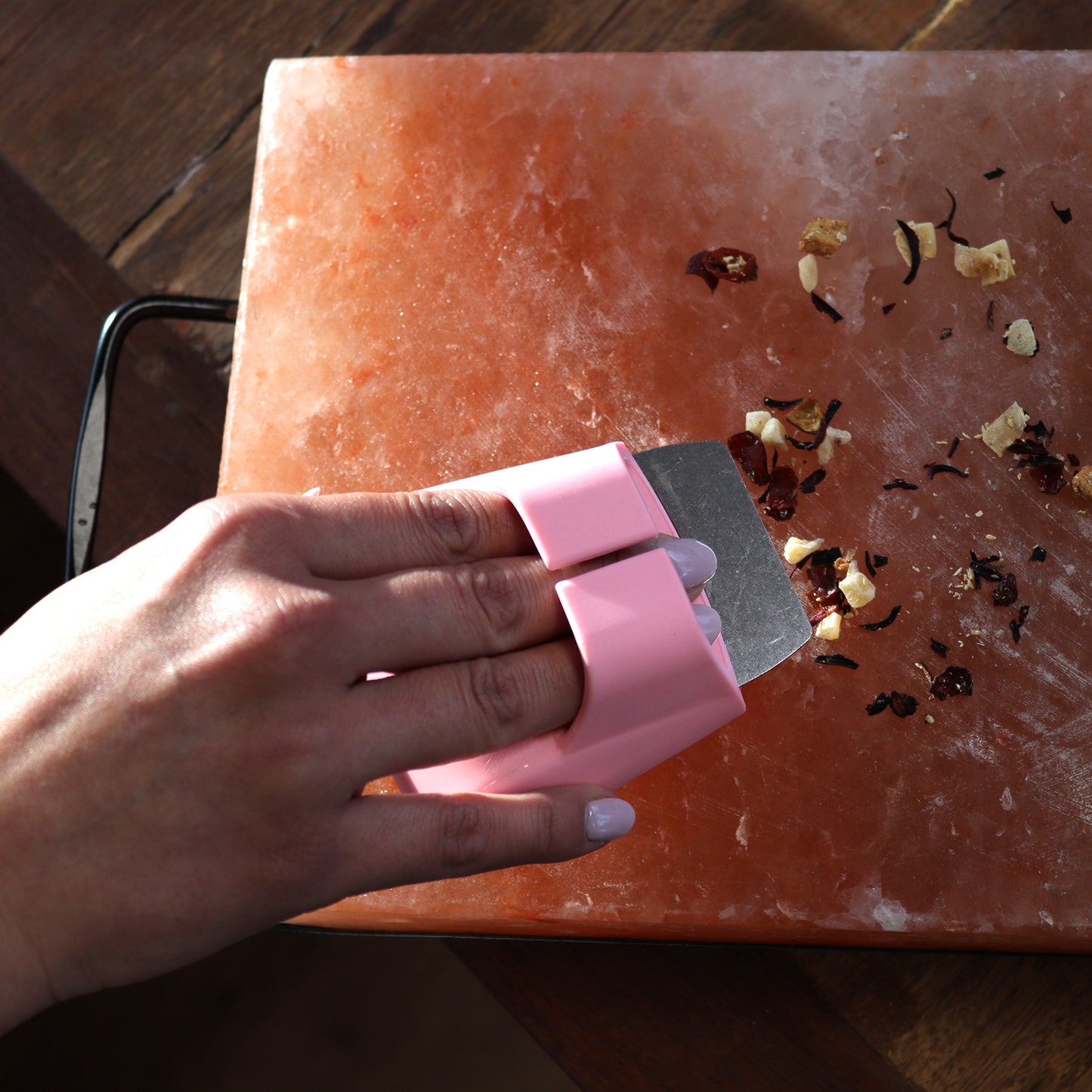 Rectangle Himalayan salt cleaning brush in pink