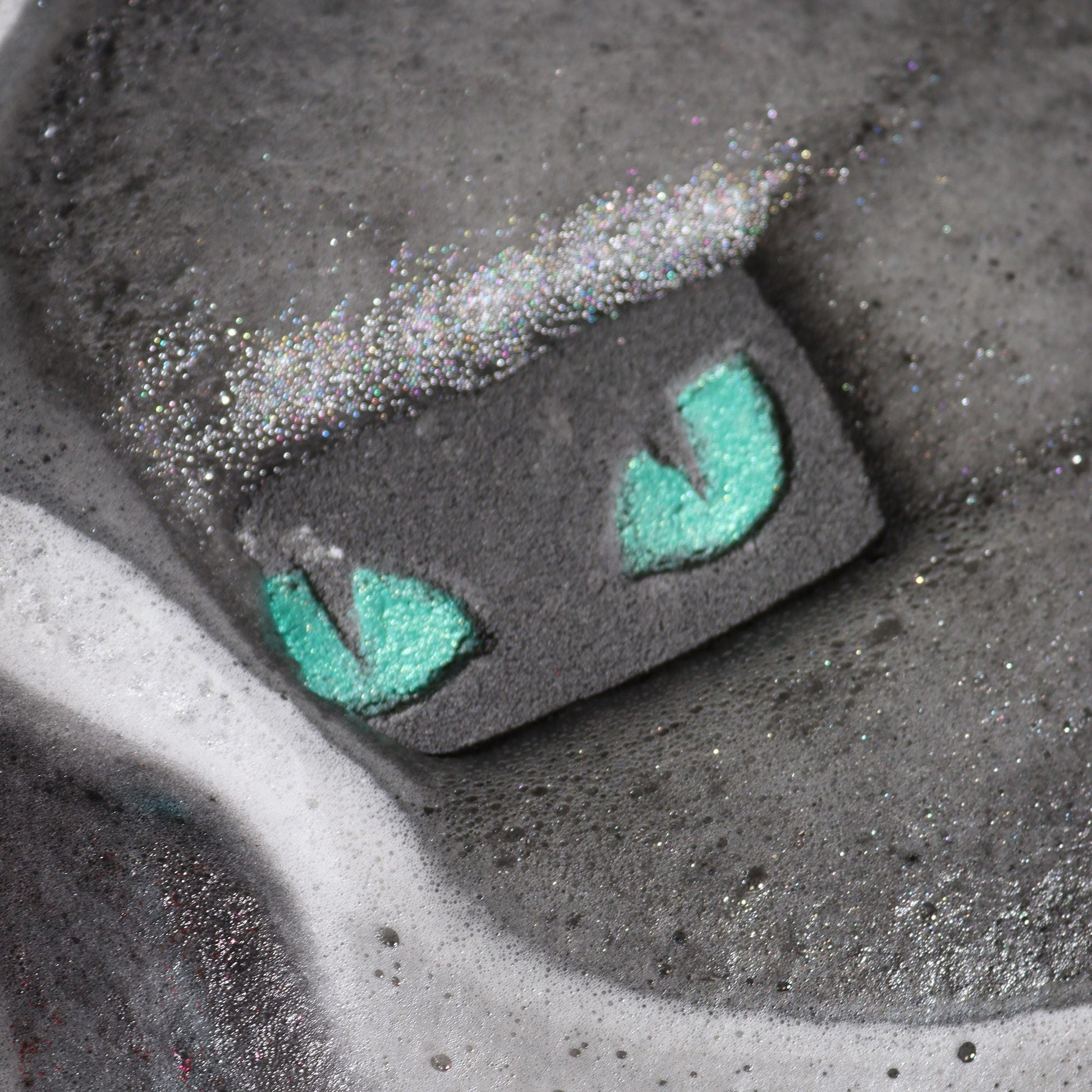 Cats Eyes Halloween Bath Bomb 80g - Coal Harbour