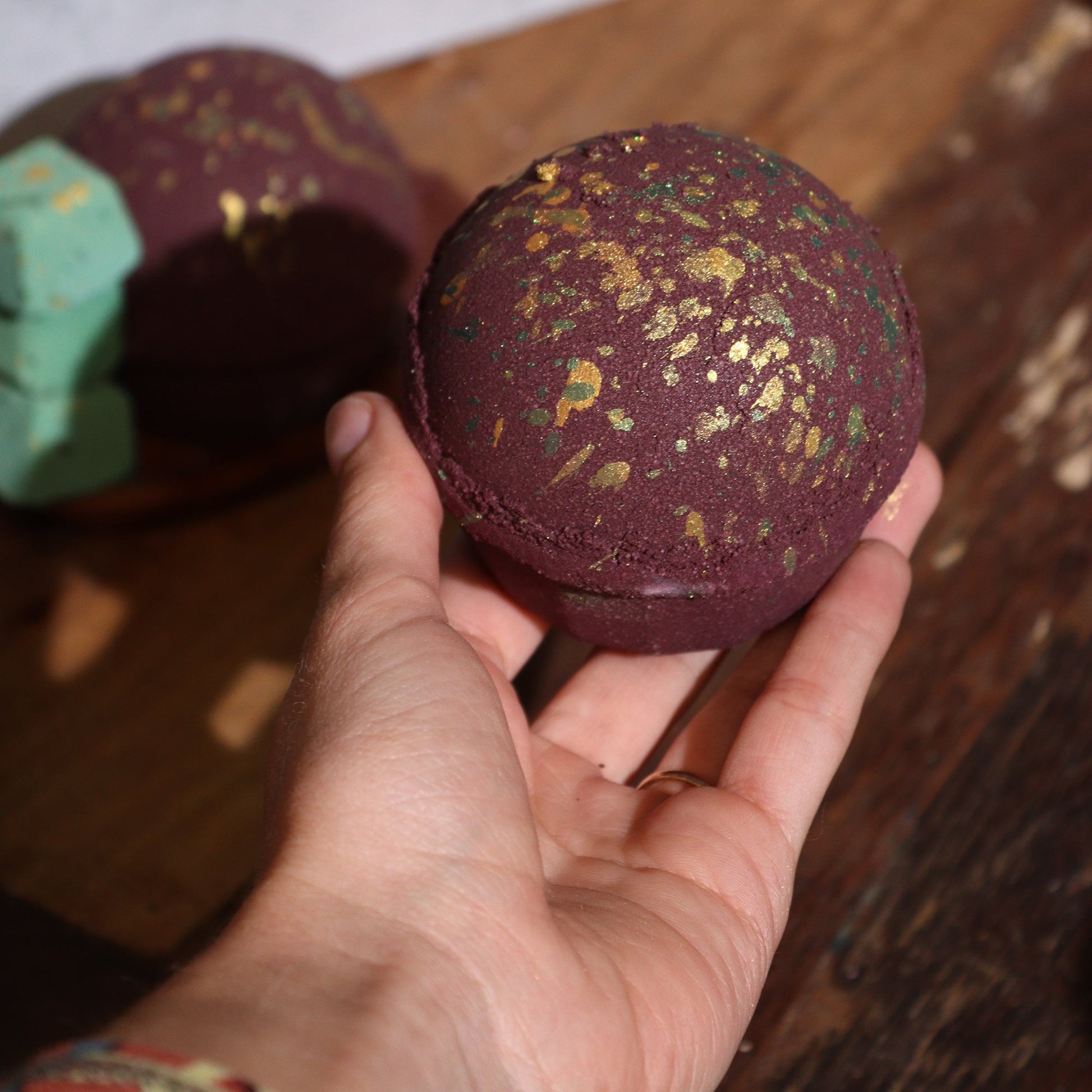 Dubai Bath Bomb - Emerald Oudh Truffle - Coal Harbour