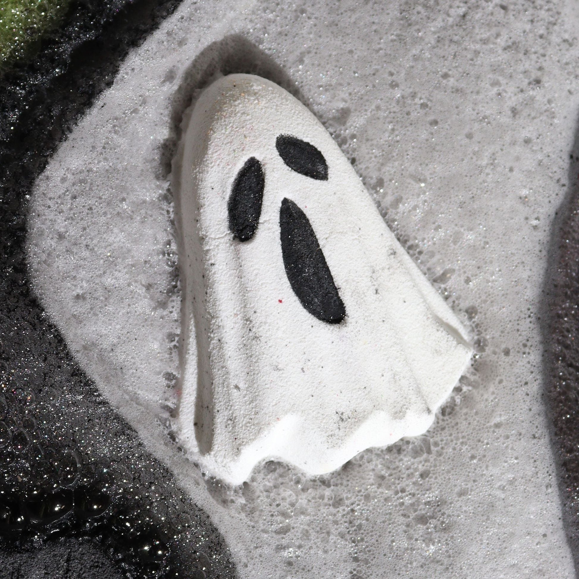Ghost Halloween Bath Bomb 65g - Coal Harbour