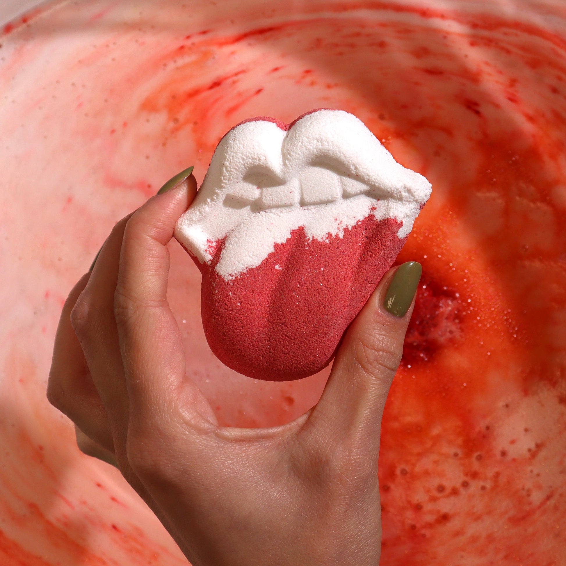 Luscious Lips Bath Bomb - Coal Harbour